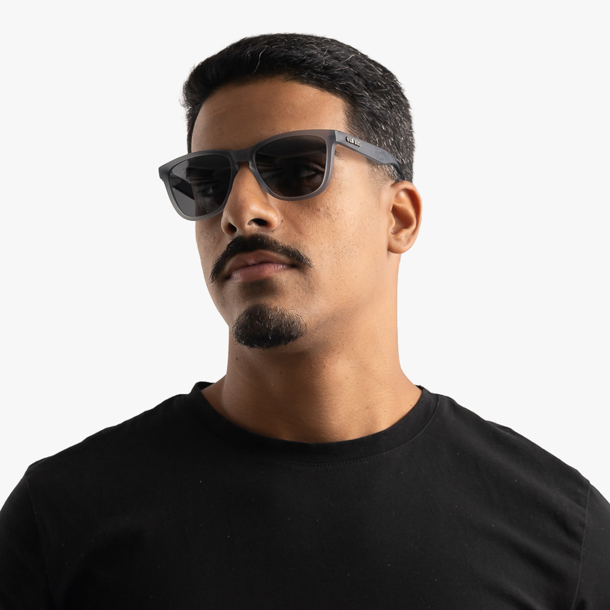 Óculos de Sol Casual Liftus Essential - Preto | Cinza Transparente